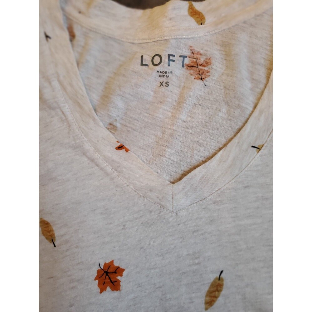 Loft Womens Tshirt Cream Leaves V Neck XS 100% Cotton Made in India - Picture 3 of 11